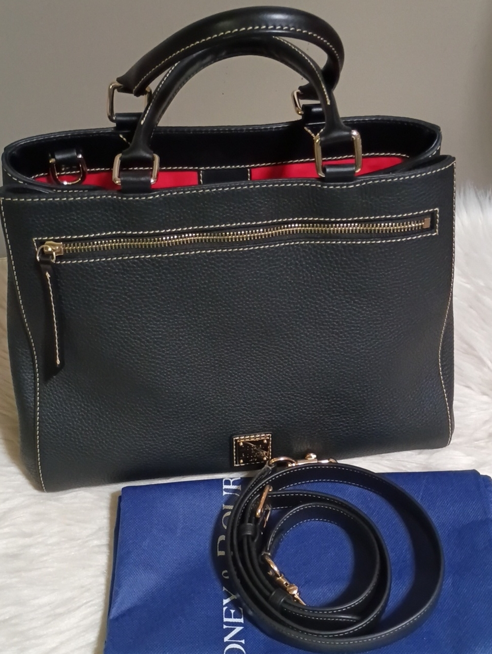 Dooney and Bourke Lrg zip satchel in all black pebble leather